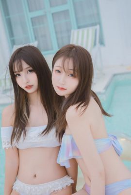 카가쿠사카 마후유의 “섹시 수영복 3” 백합 매력이 물씬 풍기는 수영장 (96P)