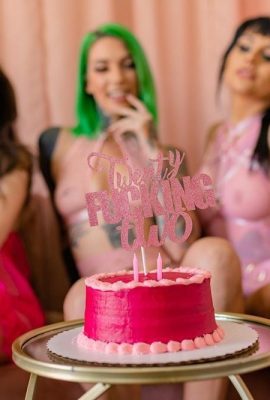 (Suicide Girls) 2023년 8월 23일 – Belladona Lunarey Thumper – Twenty Fcking Two(60P)