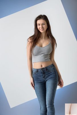 큰 가슴과 몸매가 좋은 미소녀 ALISA I (16P)