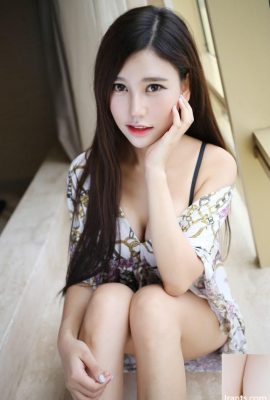 통통하고 우유빛이고 고운 피부가 매력적인 한 세대의 미소녀 (42P)