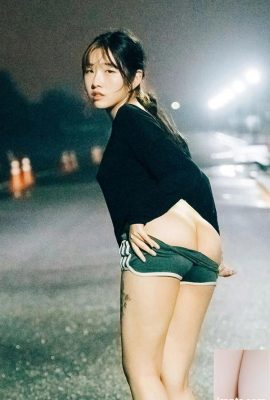 늦은 밤 거리에 노출 된 한국 미인 SonSon (36P)