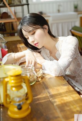 SAINT Photolife – Yuna – Vol.42 오후 햇살 (70P)