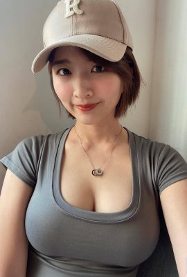 (온라인 수집) 가슴이 큰 아내와 대만 소녀 Liang Liang (30P)