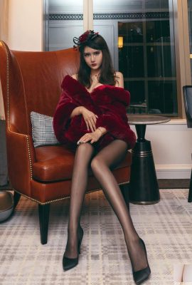 Emily Yin Fei 블랙 스타킹 하이힐 요염한 큰 가슴 아름다운 젊은 여성 섹시한 다리 하이힐 (18P)