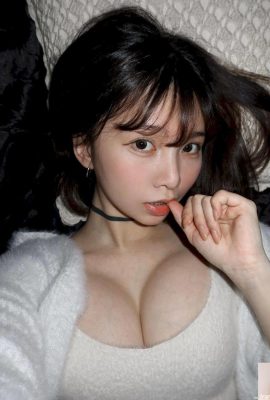 예쁜 바텐더가 집에서 셀카를 찍었는데 네티즌들이 투어 가이드가 됐다.