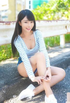 긴 다리가있는 어린 소녀 Su Xiao의 유혹적인 외모와 전체 기질이 사람들이 그녀와 사랑에 빠지게합니다.