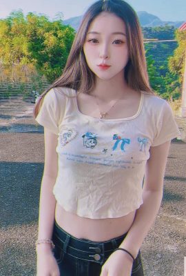 아름다운 여신 “Little Hani 하니”는 아름다운 가슴과 매혹적인 매혹적인 인물을 가지고 있습니다 (16p)