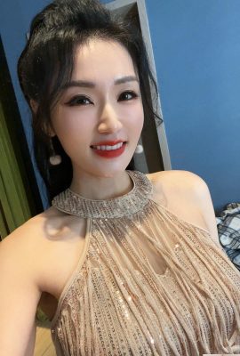 Michelle Anqin, 교사에서 쇼걸 핫 걸 (12p)으로 전환 한 Michelle Anqin