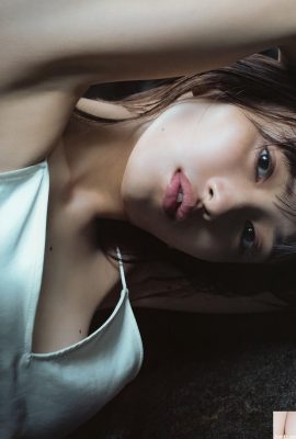 (Miyin Mukai) 약간의 가슴과 약간 노출 된 곡선의 파울 (25p)