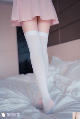 (Rabbit Plays with Movies) – Pink Skirt and Stockings Field (40p)
