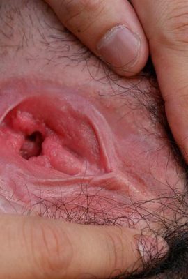 성관계를 돕기 위해 술을 마시고, 너무 많이 술에 취한 아내는 열심히 잤어요 (19p)