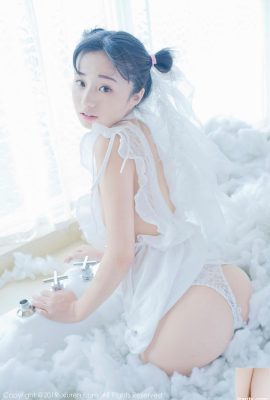 가슴이 젊은 모델 Kurai Yuka 유카 개인 흰색 레이스 얇은 명주 그물을 드러냅니다.