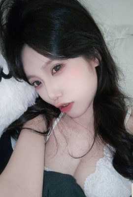 완벽한 엉덩이 “깨끗한”가슴에 깊은 V가 열립니다 (23p)