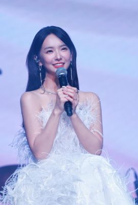 “장야만 키미 (Jang Yahan Kimi)”는 두 가슴과 눈에 띄게 나타납니다 (18p)