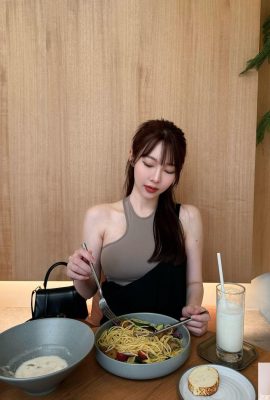 미소와 매력적인 “Baoni Liang”에로틱 한 몸 (18p)