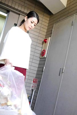 아침에 쓰레기를 꺼내는 이웃에서 유쾌한 소녀 Yamanaka Reiko (15p)