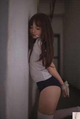 요코의 “화이트 실크 로프 아트”(30p)