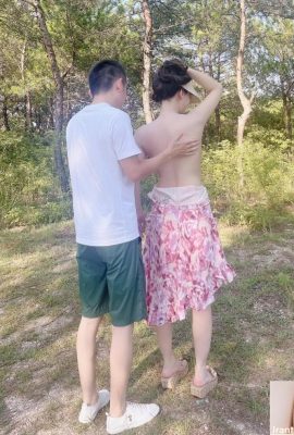 도적 소녀는 야외에서 노출됩니다