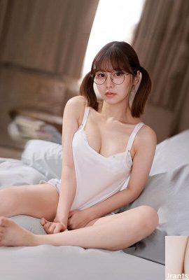 OO MIYU : 부모님의 집으로 돌아 왔을 때, 그녀는 다시 평범한 전 급우를 만난다 … 그녀의 크고 보이지 않는 가슴은 너무 에로틱하다 … (27p)