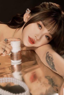 앞면과 뒤의 팽창이 너무 유혹적입니다. “Lina”는 숨길 수없는 좋은 인물을 가지고 있습니다 (22p)