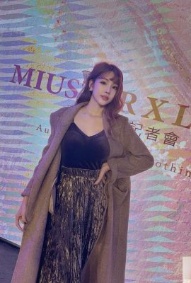 “Cai Xuan Ning”가득하고 아름다운 가슴은 매력적인 다리를 숨길 수 없습니다 (23p)