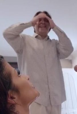 매력적인 어머니는 남편의 여행을 이용하여 아들을 유혹하여 그녀를 성교 시켰습니다 (35p)