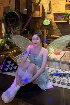 “hua hua”공정한 몸은 매우 눈길을 끄고 깊은 V는 매우 치열하고 모든 신체가 노출됩니다 (21p)