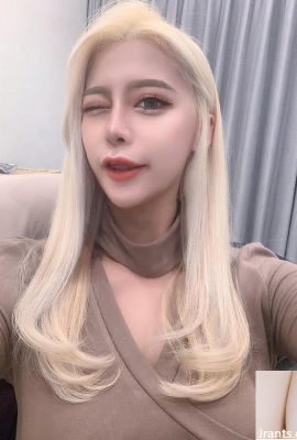 흰색, 통통, 푸른 정맥 및 큰 가슴 “한”은 딱딱 해져 (10p)