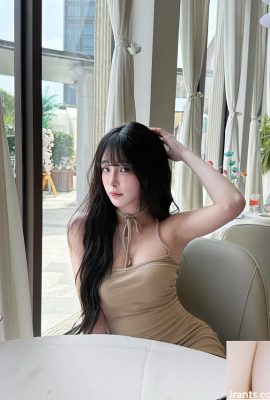 “Hyuhyx”는 통통한 몸을 쏘는 방법에 관계없이 좋아 보인다 (11p)