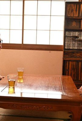 Ikegami Otoha, Adachi Yuri : 매우 인기있는 여자 중국인 아름다운 자매가 팔을 흔들고 있으며, 중국의 거리에서 긴 줄은 놀랍습니다 … (21p)