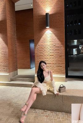섹시한 네트워크 아름다움 “Qian Hui”는 그것을 보면서 그녀의 흥분을 숨길 수 없습니다 (10p)