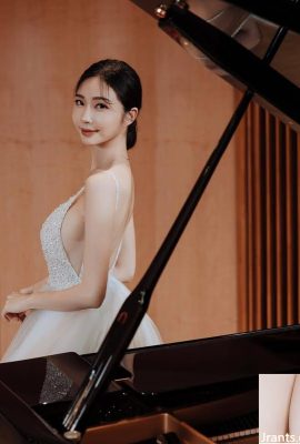 “Rubis”는 아주 좋은 인물과 큰 가슴 (10p)을 가지고 있습니다.