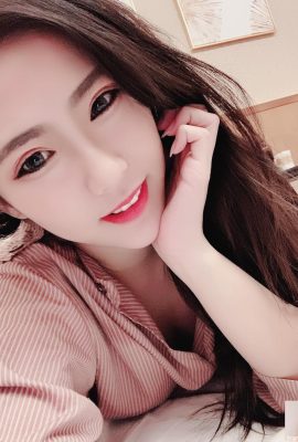 깊은 그루브, 곡선 및 섹시한 탁월한 무적으로 가득한 로우 컷 가슴 “유약 유약”(10p)