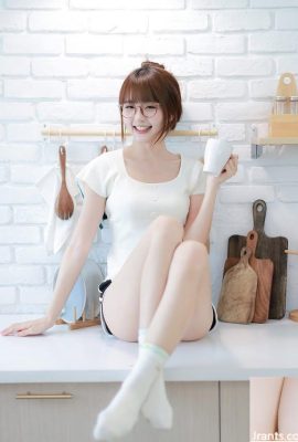 섹시한? (Miang’i Ge’er의 주식은 유혹으로 가득 차 있으며 의상은 매우 딱 맞습니다 (10p)