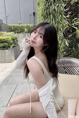 예쁜 소녀 “Lili”는 매우 매력적인 매력적이고 달콤한 미소를 가지고 있습니다! 몸은 단순히 놀랍습니다 (10p)