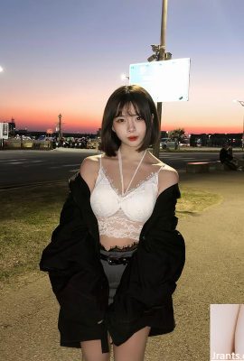 짧은 머리와 예쁜 소녀 “”절묘하고 아름다운 눈은 매우 매혹적입니다 (10p)
