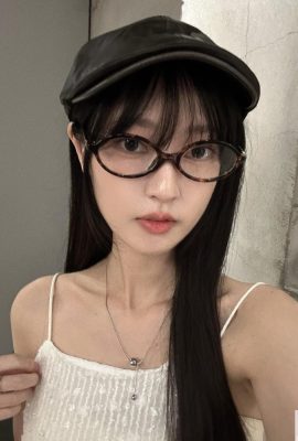 아름다운 소녀 옆집 “Wu Fang”은 공정한 신체의 아름다움에 너무 행복합니다 (10p)