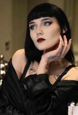 (Suicide Girls) 2025 년 6 월 4 일 -Raziel -Solarium (42p)