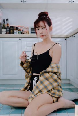 잘 생긴 얼굴은 그것을 보는 데 지치지 않습니다. “Sutin?