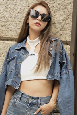 유향 가족의 순수한 얼굴 아래에 숨겨져있는 유혹적인 몸은 “시앙 시앙”(11p)