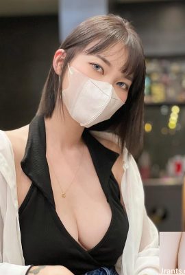 아름다운 인물과 구부러진 뺨을 과시하십시오. t-won Richeedfeeding Friends 찬양 W (10p)