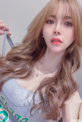 섹시한 작은 악마 “Katie Xuan”은 매우 눈길을 끄는 통통한 가슴 모양을 가지고 있습니다 (10p)