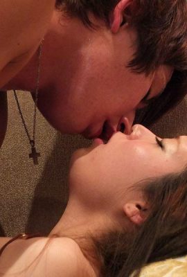 고위 관리의 여주인은 그의 큰 수탉을위한 작은 얼굴을위한 선물을 샀다 (19p)