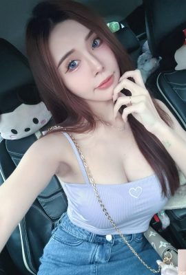 뜨거운 매니 큐스트 “몰리”는 그녀의 흰색과 부드러운 모습을 보여줍니다. 전체 사진은 매우 유혹적입니다 (10p)