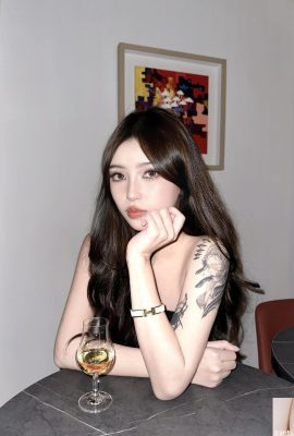 “Wiwei”라운드와 부드러운 가슴이 갑자기 나타나서 무시할 수 없습니다 (10p)