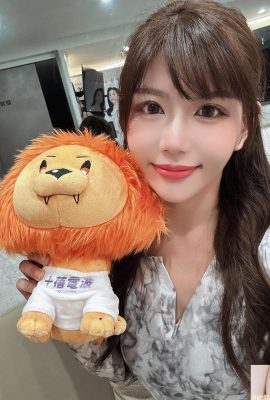 ‘동동’은 청순한 얼굴에 달콤하고 치명적인 섹시미가 시선을 사로잡는다 (10P)