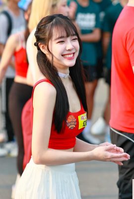 시선을 사로잡는 ‘시시’의 화끈한 가슴, 시선을 사로잡는 섹시한 자태 (10P)