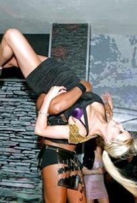 색녀 가슴은 거친 술취한 파티에서 폭발합니다 (15P)