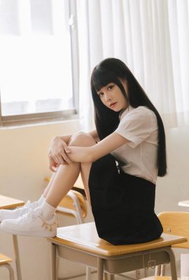 “왕이팅”은 달콤한 얼굴 특징과 심장을 주체 할 수 없을 정도로 치명적인 무더운 모습을 가지고 있습니다 (10P)