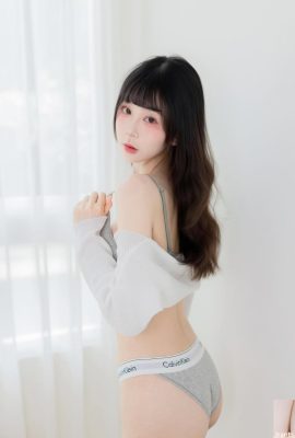 ‘토스트빵’ 하얗고 부드러운 몸매가 눈길을 사로잡으며 강렬한 유혹을 풍긴다 (10P)